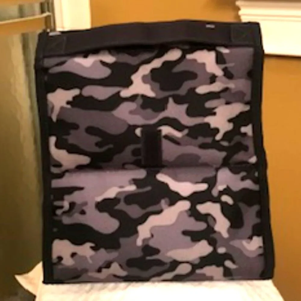 Freezable Lunch Bag - Camo w/ Gel-Lined Walls & Zip Closure Freezes Overnight